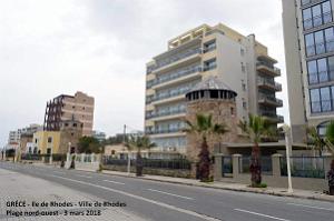 176- Rhodes ville et port d'honneur